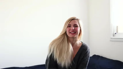 ChloÃ©, 29 Years Old, From HyÃ¨res! - Video Porno Gratuite HD | X-Casting