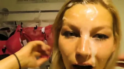 Geile Milf Lutscht Fremden Schwanz In Der Ã¶ffentlichen Umkleidekabine - Video Porno Gratuite HD | X-Casting