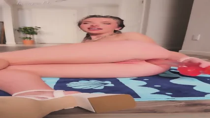 Little Blonde Plays With Her Asshole - Video Porno Gratuite HD | X-Casting