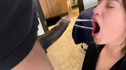 Mec africain tourne une video de cul avec une femme blanche en lingerie - Video Porno Gratuite HD | X-Casting