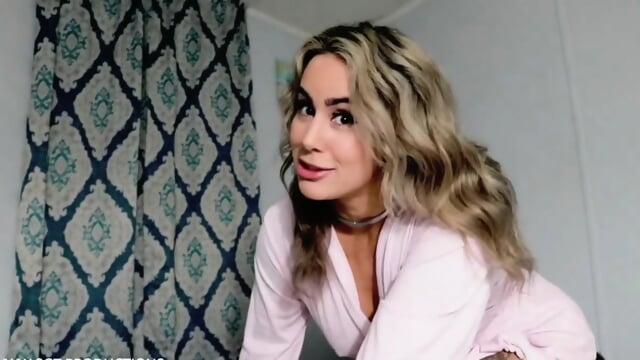 Sharing a bed with my hot stepmom - Free Ai Hentai HD Videos | Jeux de Rue