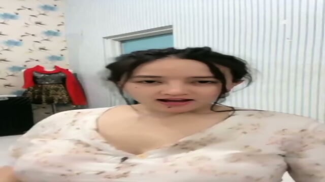BERLIAN OCHI basah-basahan di kamar mandi. Full - Porno BBW - Femmes Rondes | Jeux de Rue